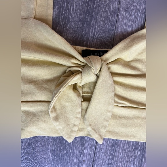 Forever 21 tie front summer crop top tank top in yellow. Size M - Picture 2 of 8